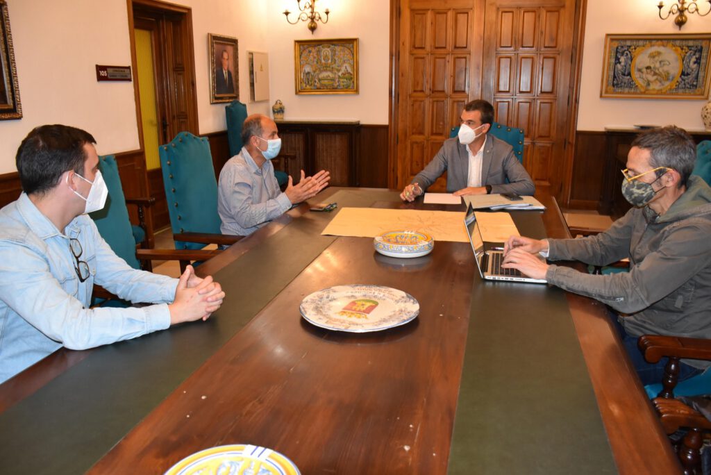REUNIÓN-PLATAFORMA-CAMINOS-LIBRES-TIERRAS-TALAVERA-LUIS-ENRIQUE-HIDALGO-HACIENDA-EXPEDIENTES-COLABORACION-AYUNTAMIENTO-SOS